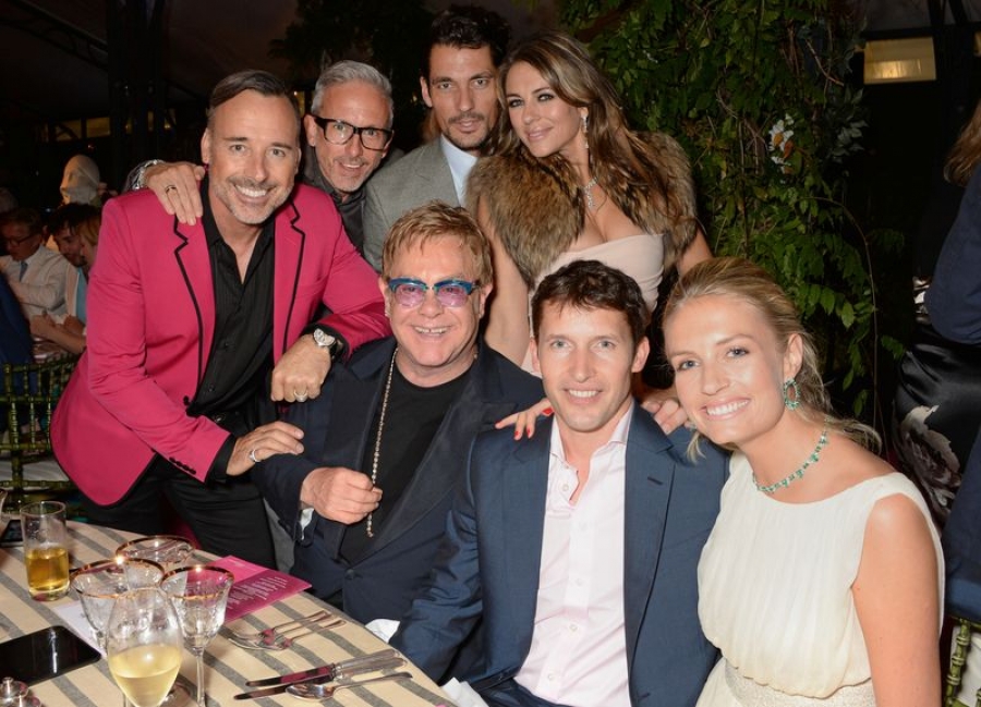 David Furnish, Patrick Cox, David Gandy, Elizabeth Hurley, Elton John, James Blunt y Sofia Wellesley