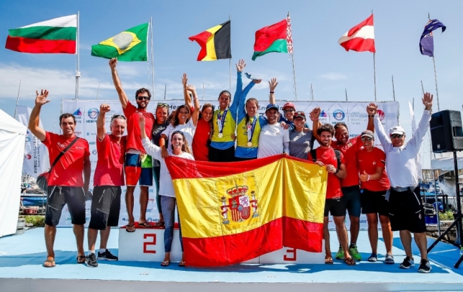 Oro en 470 femenino y plata en 470 masculino para España en la Copa del Mundo Hempel World Series de Enoshima