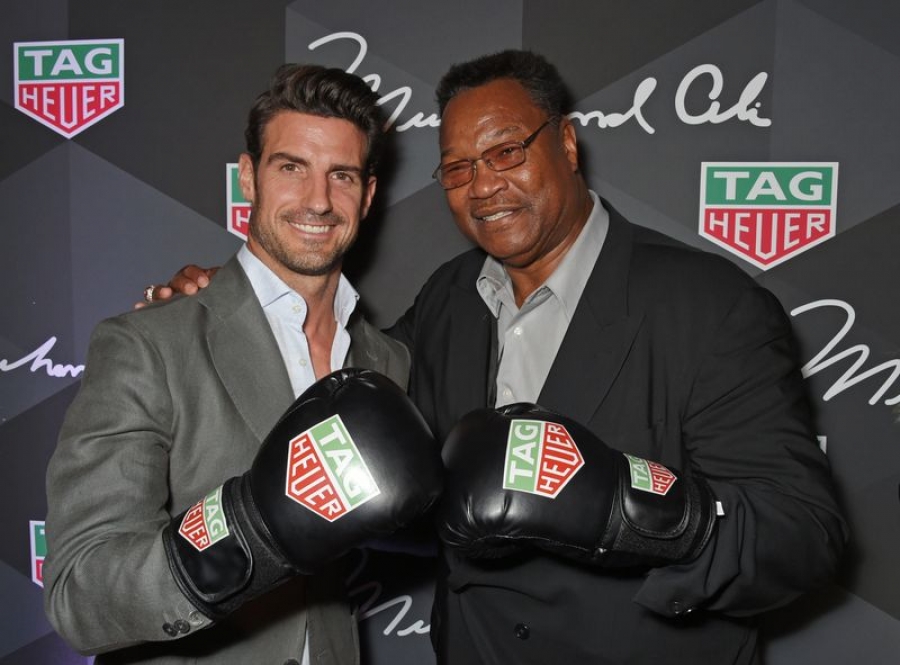 Aitor Ocio y Larry Holmes en el lanzamiento de los nuevos TAG Heuer Muhammad Ali