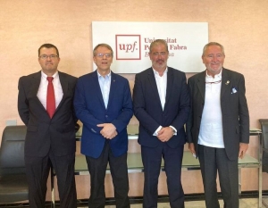 De izquierda a derecha: Ernest Solé Udina, director de la Cátedra API-UPF; Oriol Amat, párroco de la UPF; Vicenç Hernández Reche, presidente de la AIC; y Gerard Duelo Ferrer, presidente del COAPI de Barcelona.