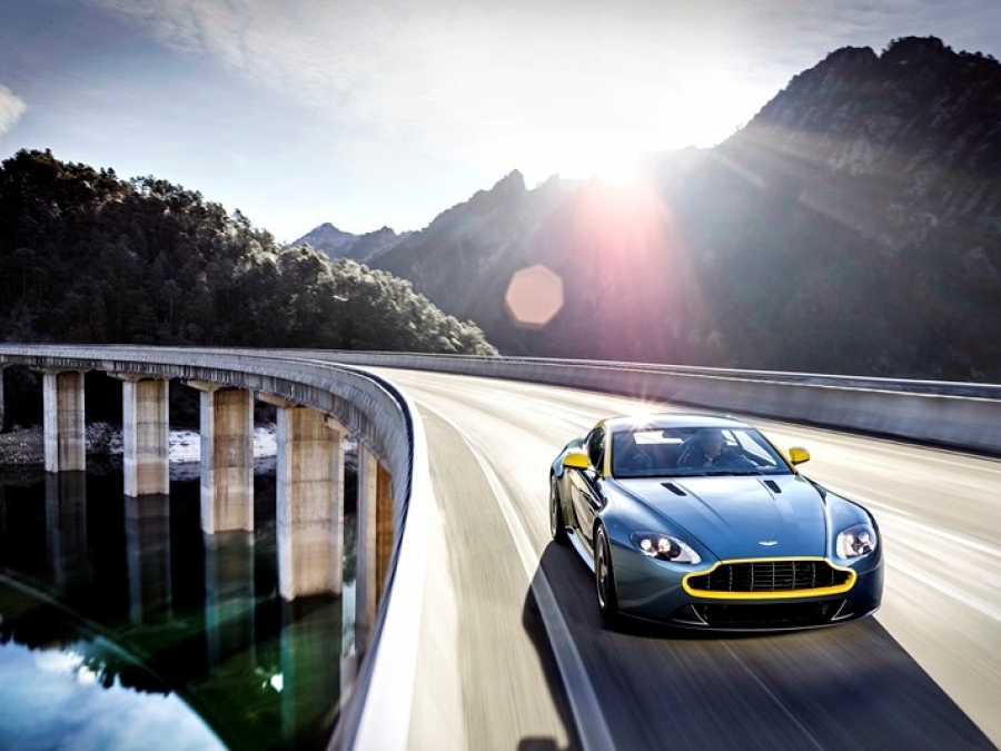 Aston Martin V8 Vantage N430 - Video