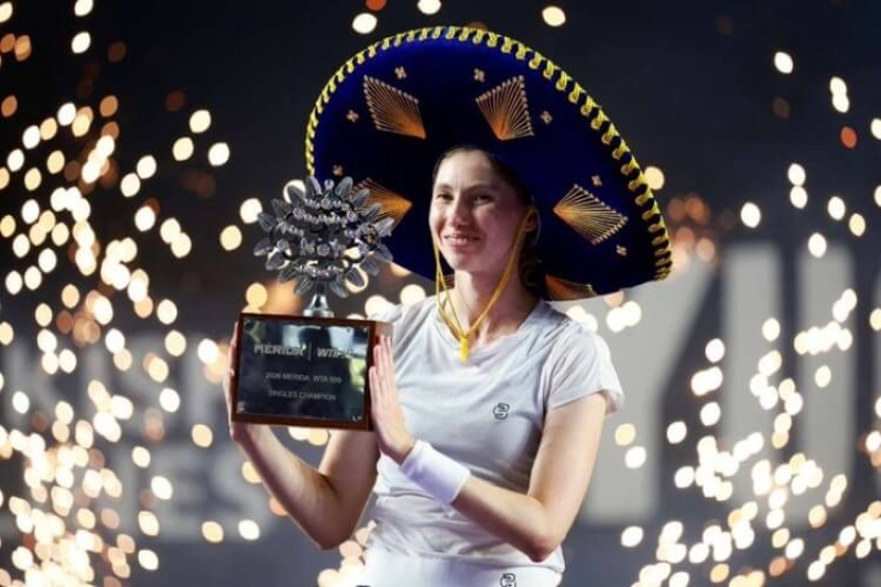 Cristina Bucsa conquista el WTA 500 de Mérida (México) en individual y en dobles