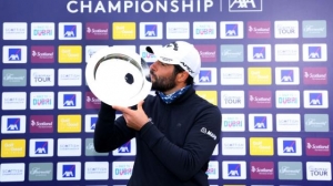 Adrián Otaegui vence en el Scottish Championship con una monumental vuelta final