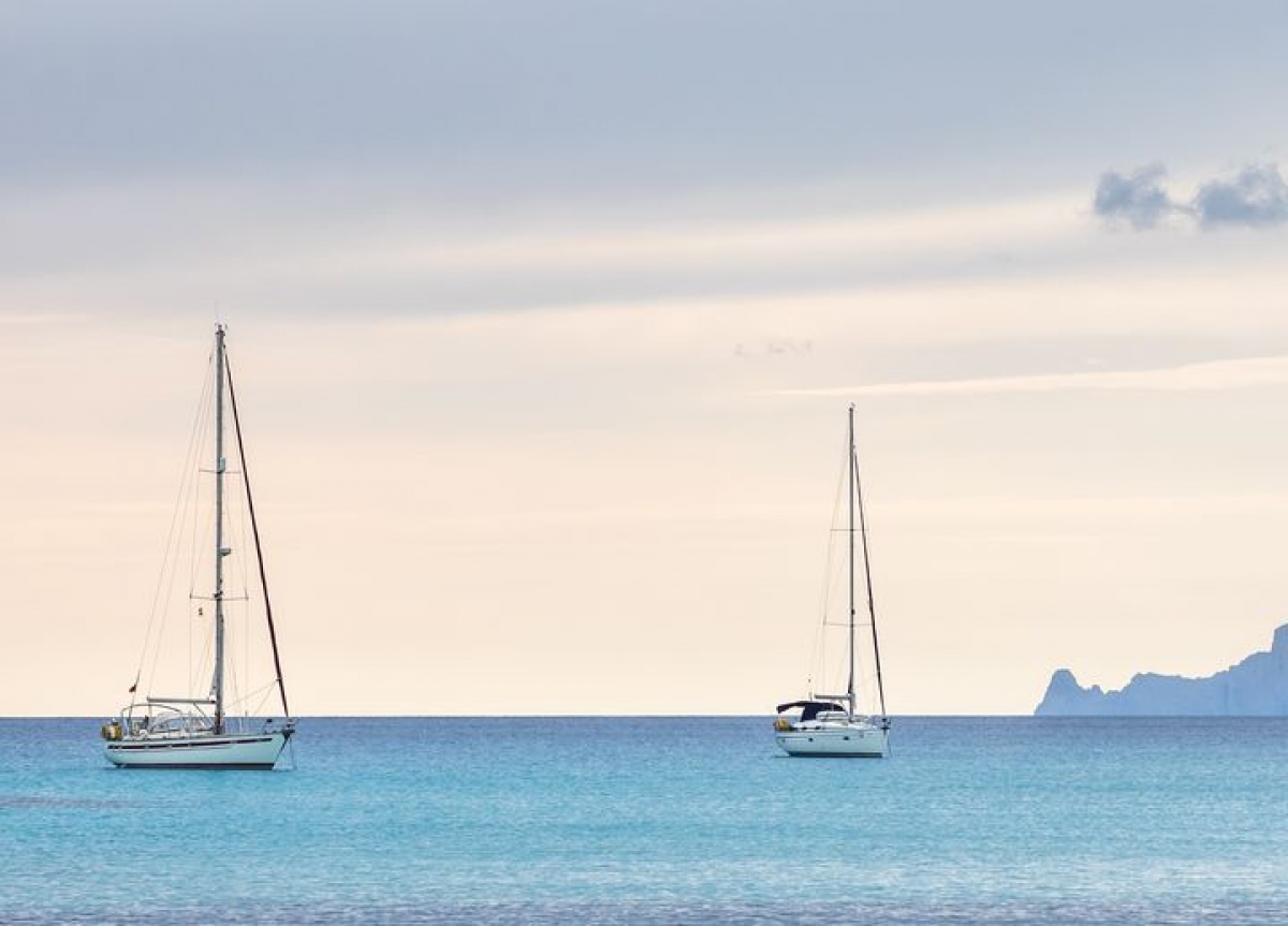 6 fantásticas playas de España para escaparte en barco