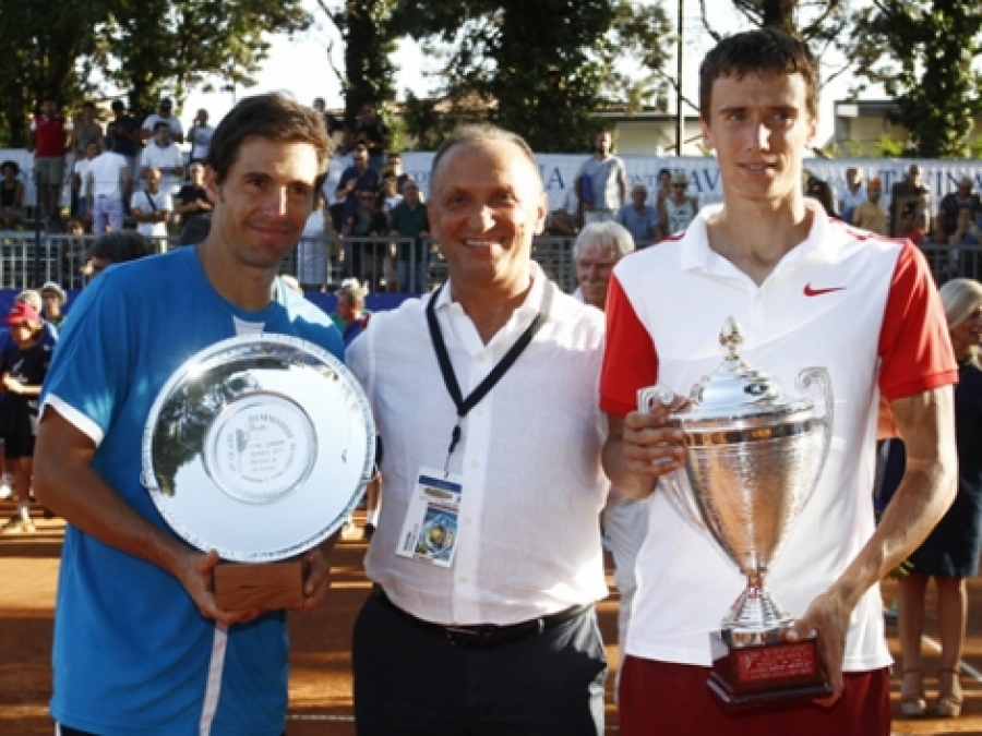 Daniel Muñoz (izq.) y Andrey Kuznetsov (der.)