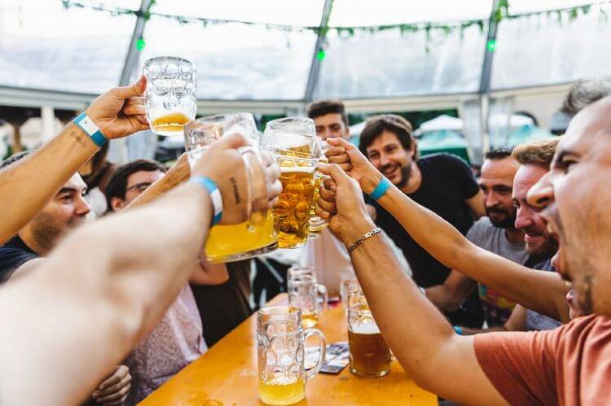 La San Miguel Biergarten vuelve esta primavera al Poble Espanyol con una renovada oferta gastronómica