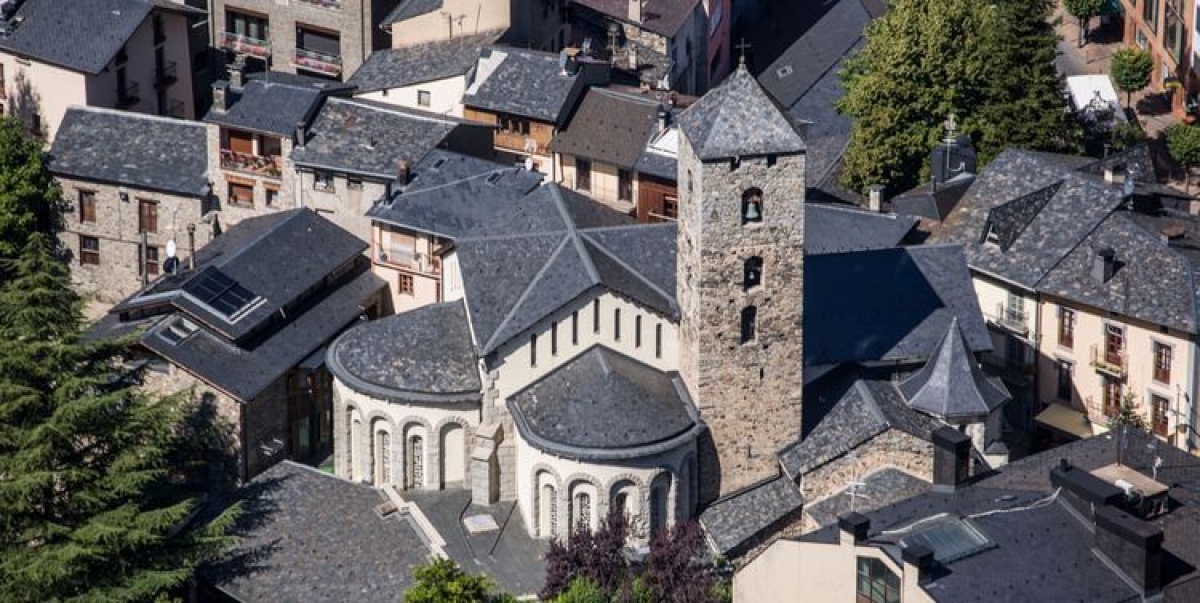 Visita el Centro histórico de Andorra la Vella y saborea la interesante combinación de historia, modernidad y ocio que ofrece.