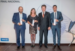 Johann Betz, Director General de Finanzas de BMW Group España entregaba los correspondientes trofeos