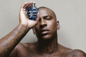 El rapero Skepta será la imagen (y voz) de este nuevo perfume dedicado a los que plantan cara a las injusticias