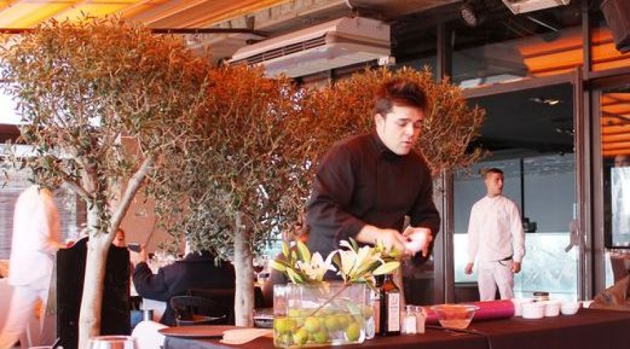 Showcooking chef Billy Barroja en el restaurante Opium Barcelona