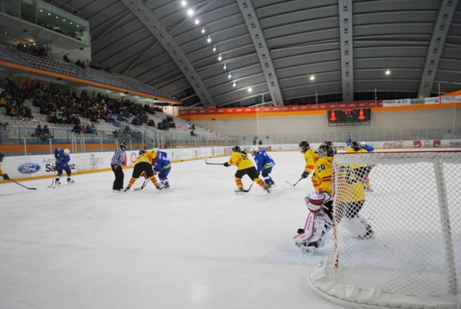 España conquista el bronce en el Mundial de hockey hielo femenino de Jaca