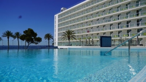 The Ibiza Twiins, Playa d´en Bossa estrena hotel
