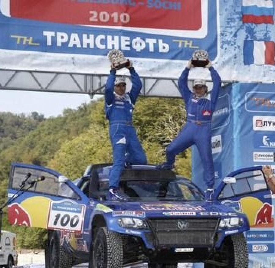 Carlos Sainz gana el rally Ruta de la Seda