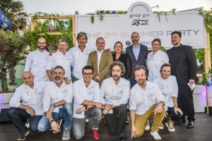 Como si fuera un evento más de los muchos que organiza por todo el mundo, la fiesta se convirtió en un gran showcooking con la participación de hasta 14 estrellas Michelin.