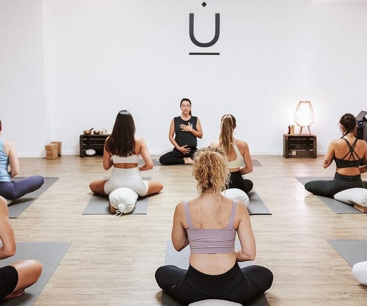 IUNE Yoga, un concepto único que combina yoga, barre y movimiento consciente
