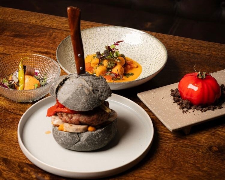 IBart Burger Gastronòmic y su chef Toni Romero rinden homenaje al ‘último tomate de la temporada’