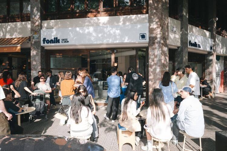 IFonik, café, helados y platillos con el sonido ambiental de buenos vinilos