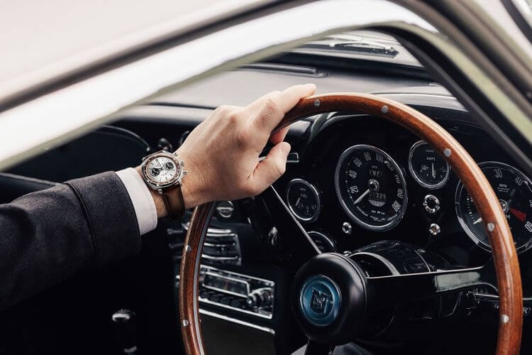 IBreitling Top Time B01 Chronograph 41 Tribute to Aston Martin DB5