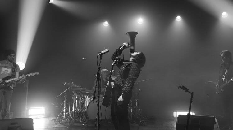 ILESS PRESENTA EL ALBUM “LOVELESS”
