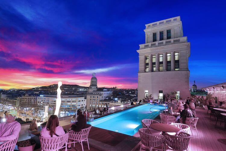 ILas mejores terrazas de Barcelona: Sky Bar Plaza Catalunya